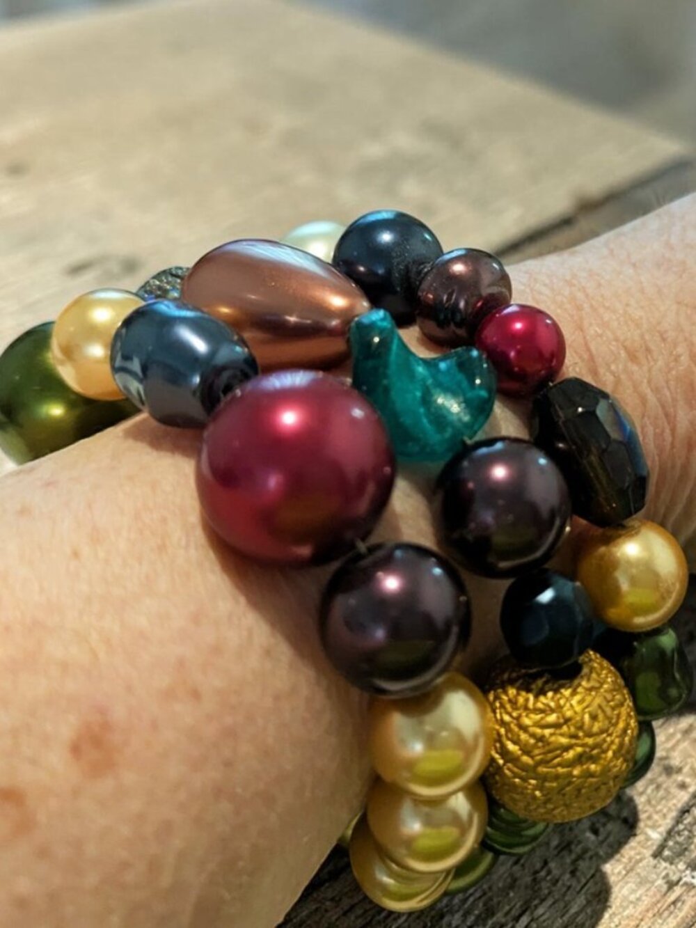 Beautiful Stretch Coil Bracelet - Multi-Colored Beads & Shine - EUC